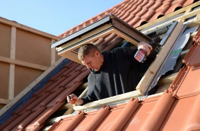 Pose de fenêtres de toit Velux à Charnècles